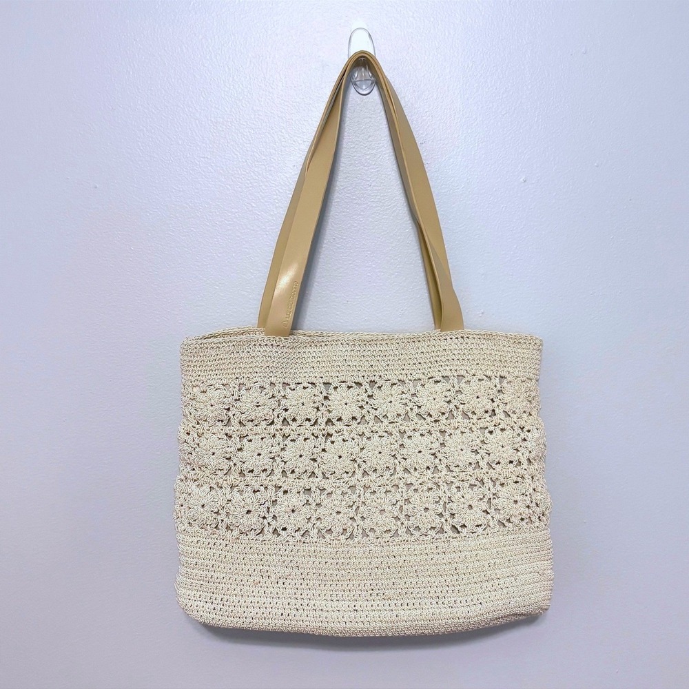 Liz Claiborne Ivory Crochet Floral Purse Zebra Print‎ Lining HBRU0463 NEW
